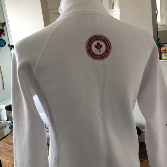 NWOT: Authentic Roots 2004 Winter Olympics Team Canada Sweater. Size small. - Picture 5 of 8